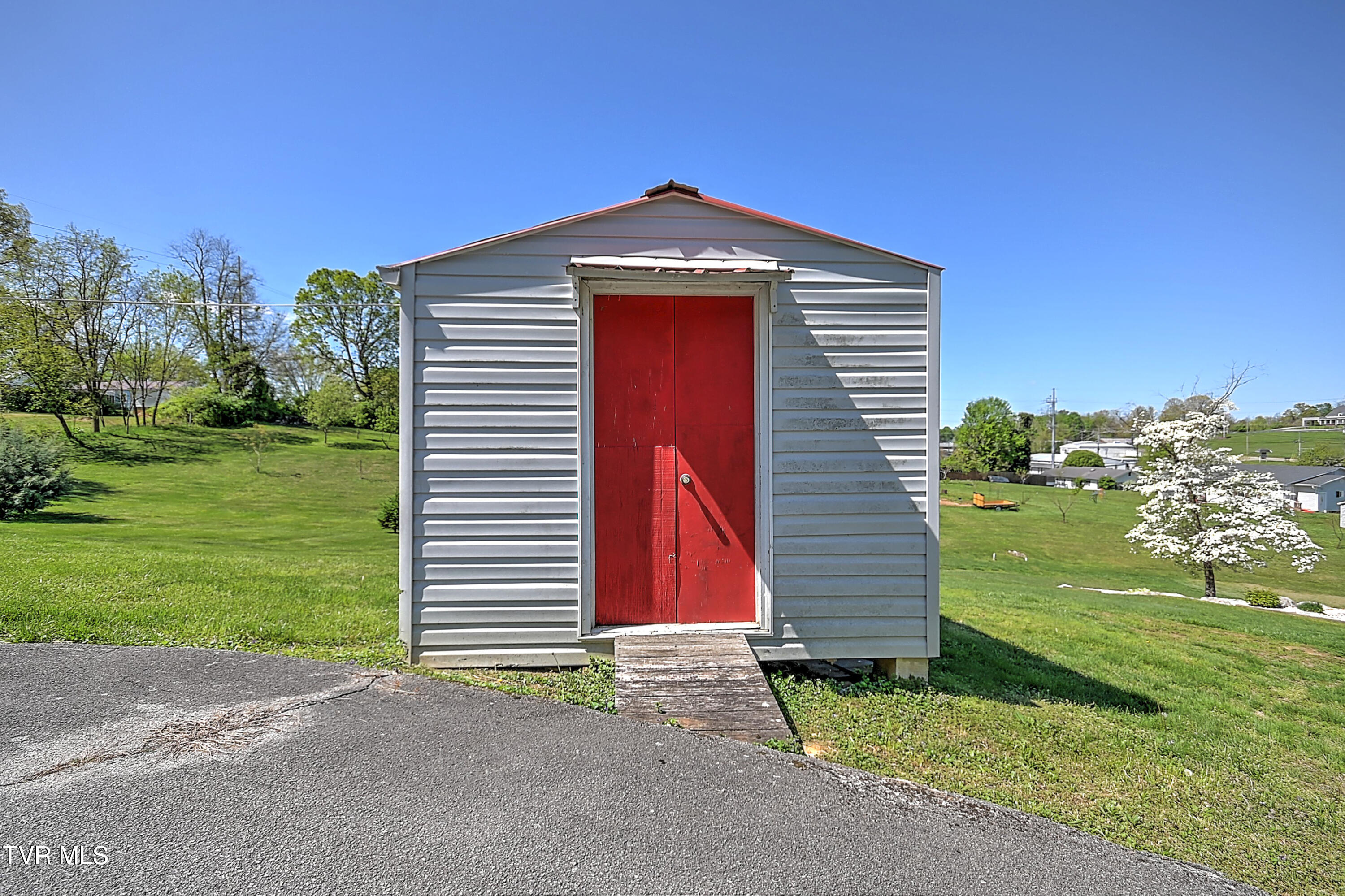 110 Johnson Street Greeneville, TN 37745 - Photo 23 of 24 110 Johnson St GL-39 shed