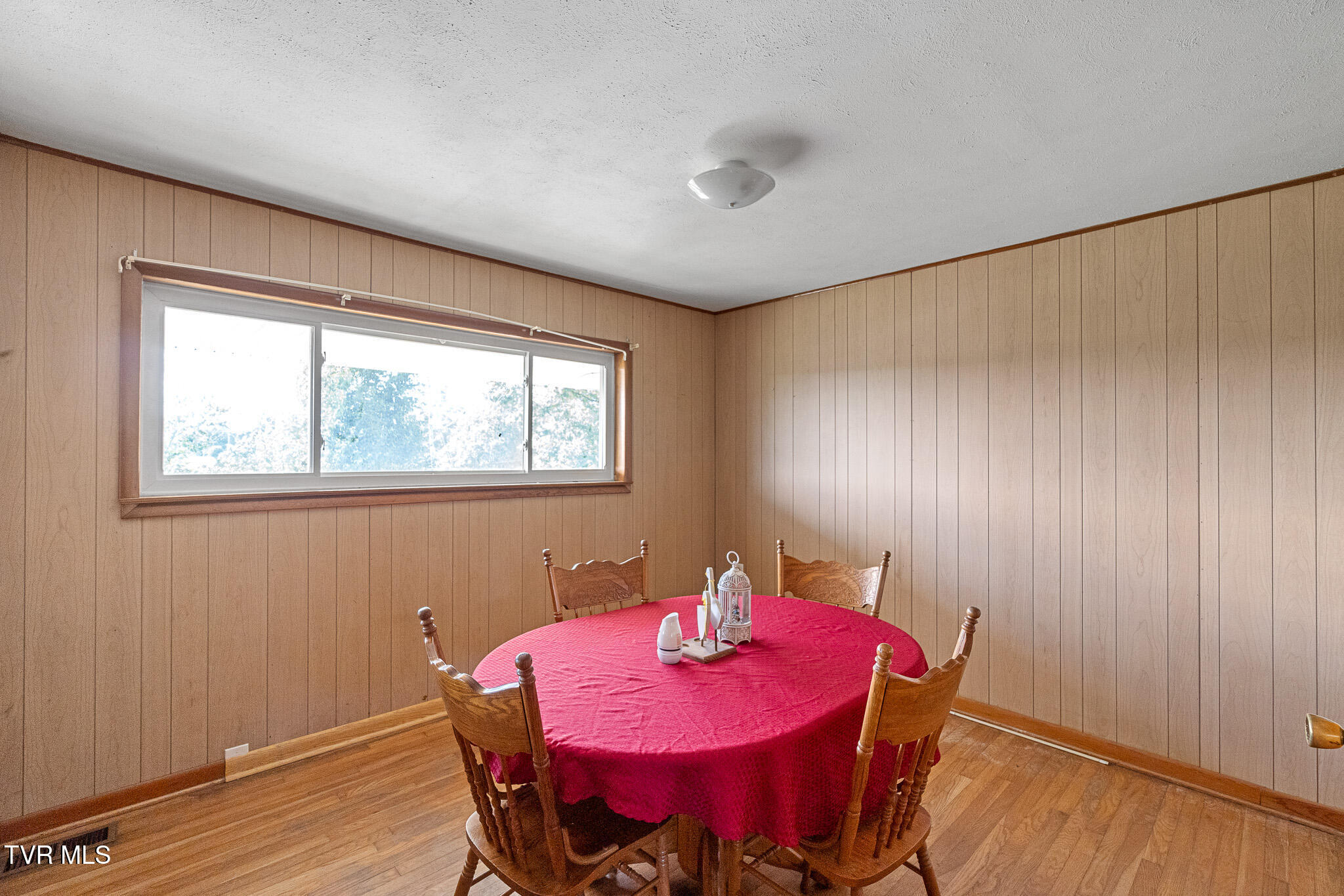 110 Johnson Street Greeneville, TN 37745 - Photo 10 of 24 110 Diningroom 2