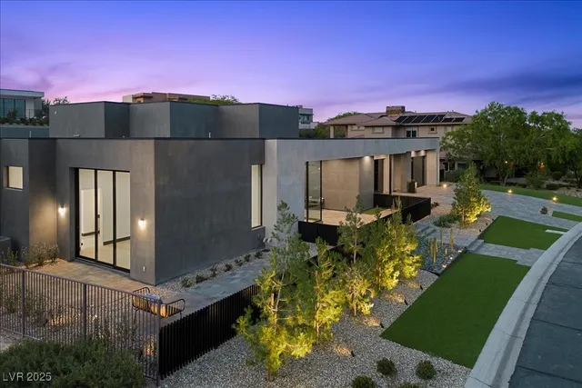 $9,595,000 | 38 Skybird Court, Las Vegas, NV 89135