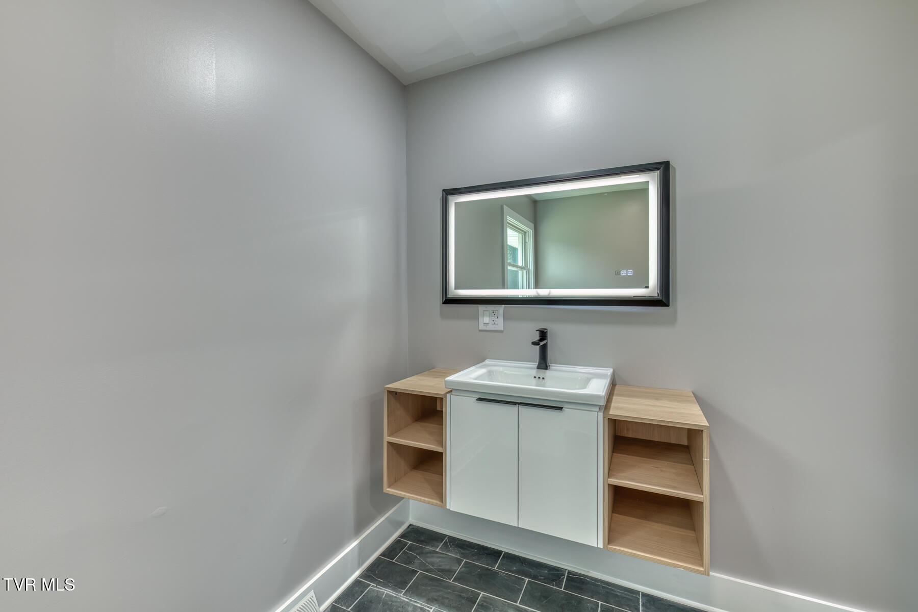 601 Orchard Road Elizabethton, TN 37643 - Photo 24 of 66 Bathroom