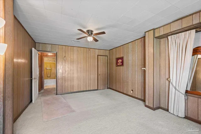 a view of an entrance of the house