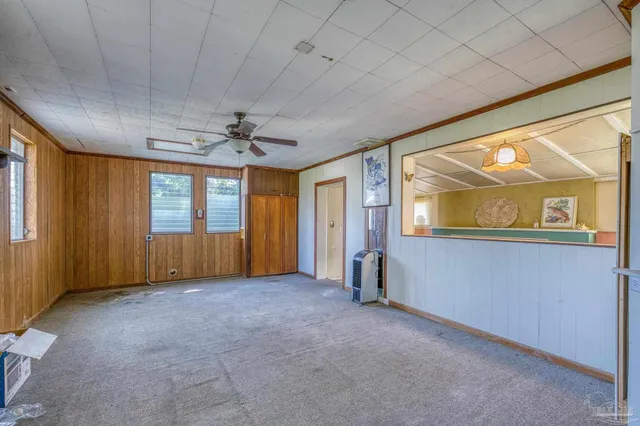 a view of an entryway with a livingroom