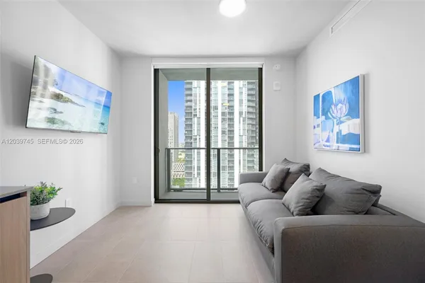 $4,000 | 121 Northeast 5th Street, Unit 3006, Miami, FL 33132