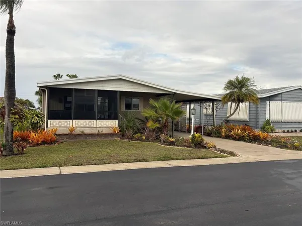 a view of a house with backyard and porch