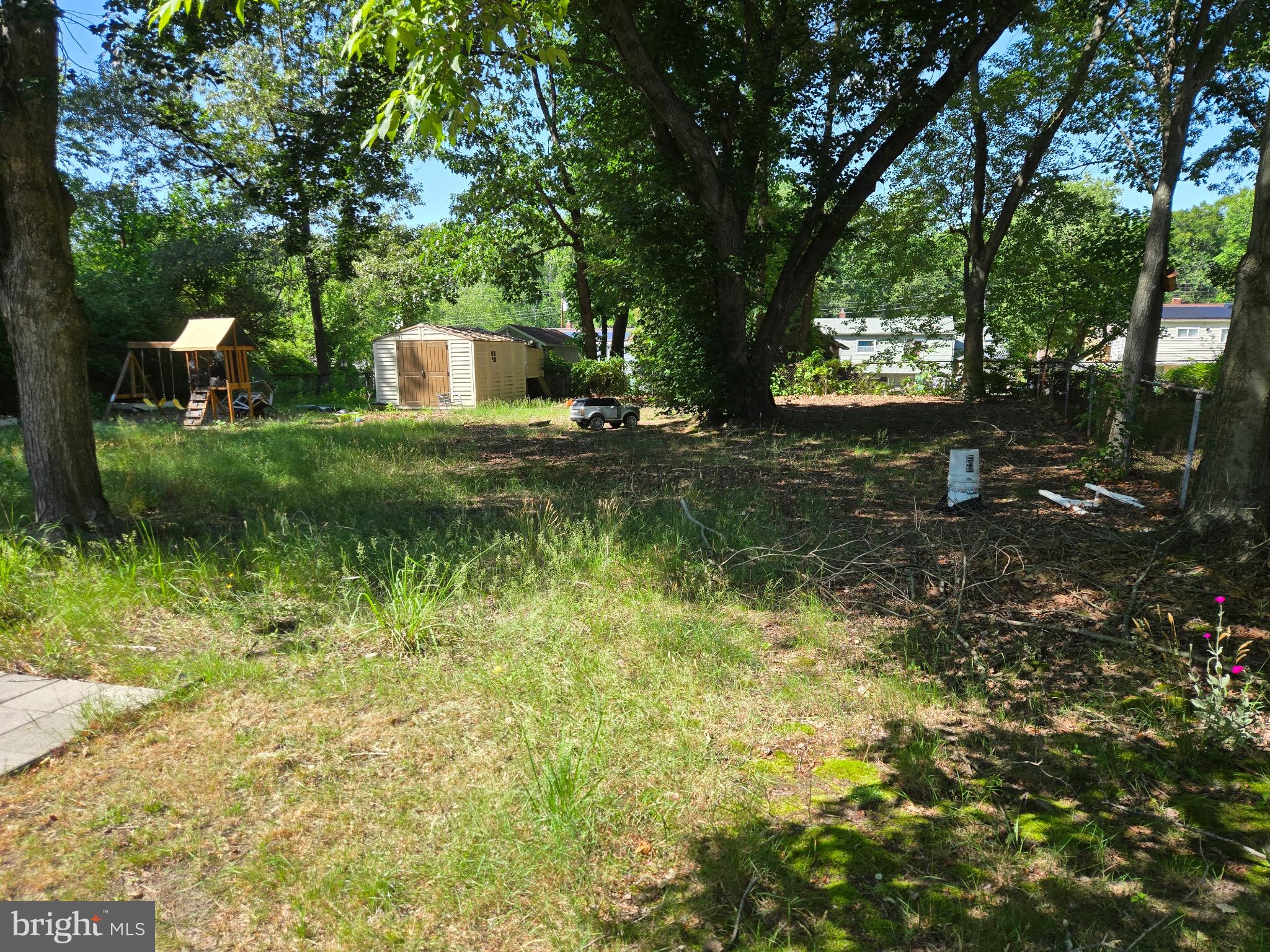 909 Bentley Road Lindenwold, NJ 08021 - Photo 15 of 15 Spacious lot with lush greenery.