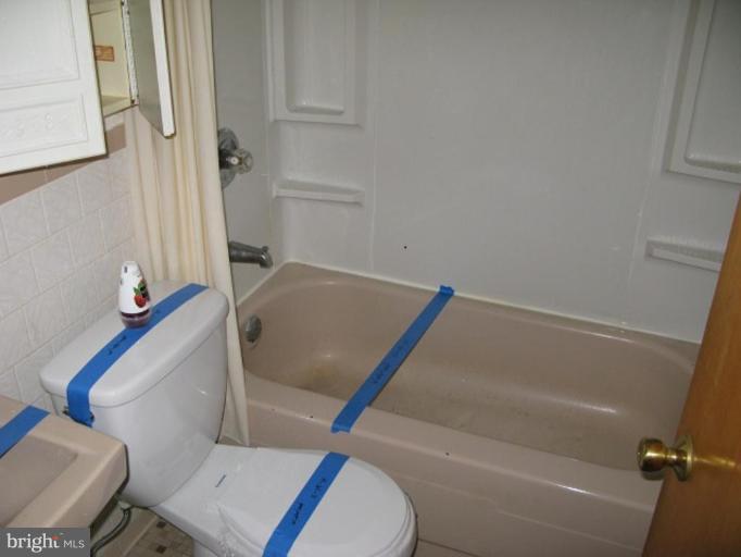 2918 Sollers Point Road Dundalk, MD 21222 - Photo 8 of 10 Bath #1