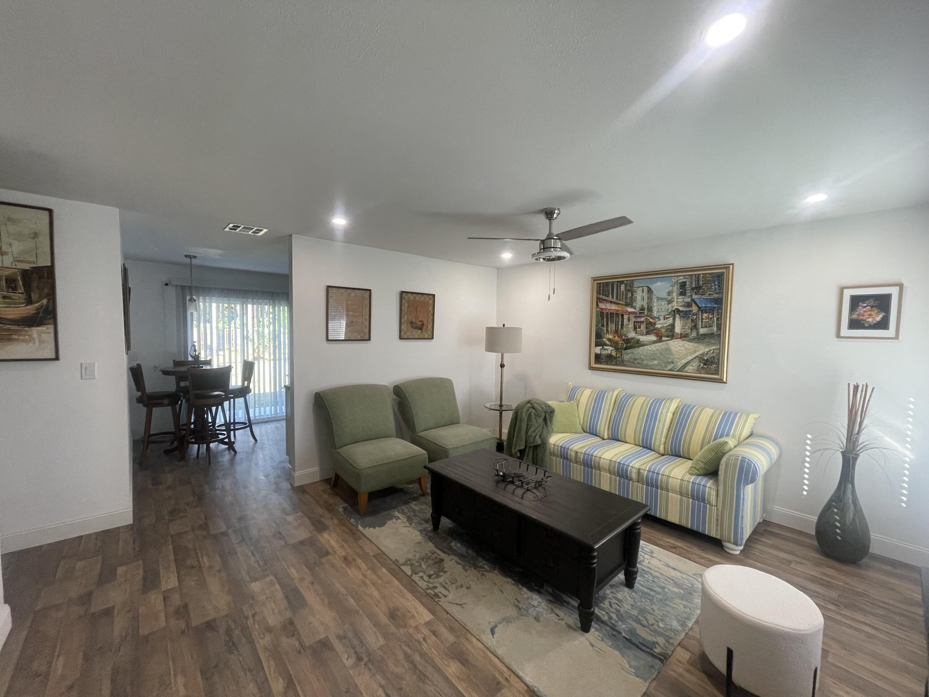 983 Emerald Road Southeast Palm Bay, FL 32909 - Photo 5 of 33 LIVINGROOM
