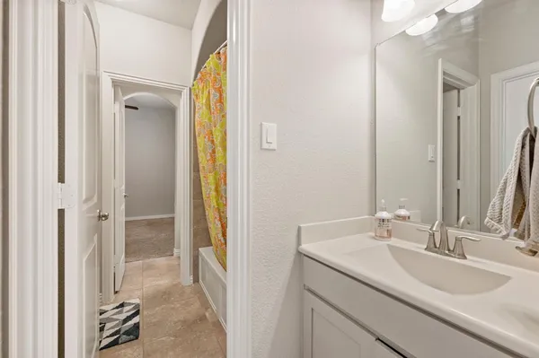 a en suite bathroom with a sink and a mirror