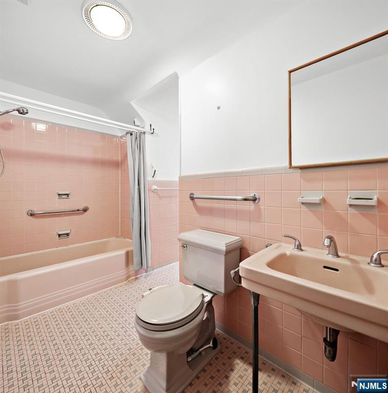 97 Riverview Avenue, Unit 2 Cliffside Park, NJ 07010 - Photo 12 of 18