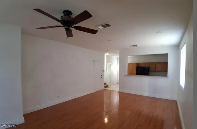 $1,600 | 1215 Oak Village Avenue, Las Vegas, NV 89183