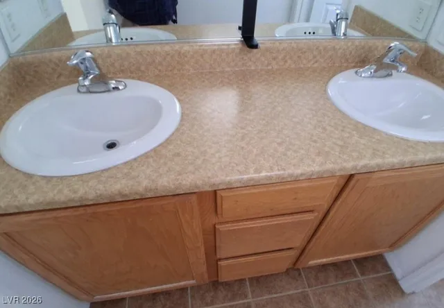 $1,600 | 1215 Oak Village Avenue, Las Vegas, NV 89183