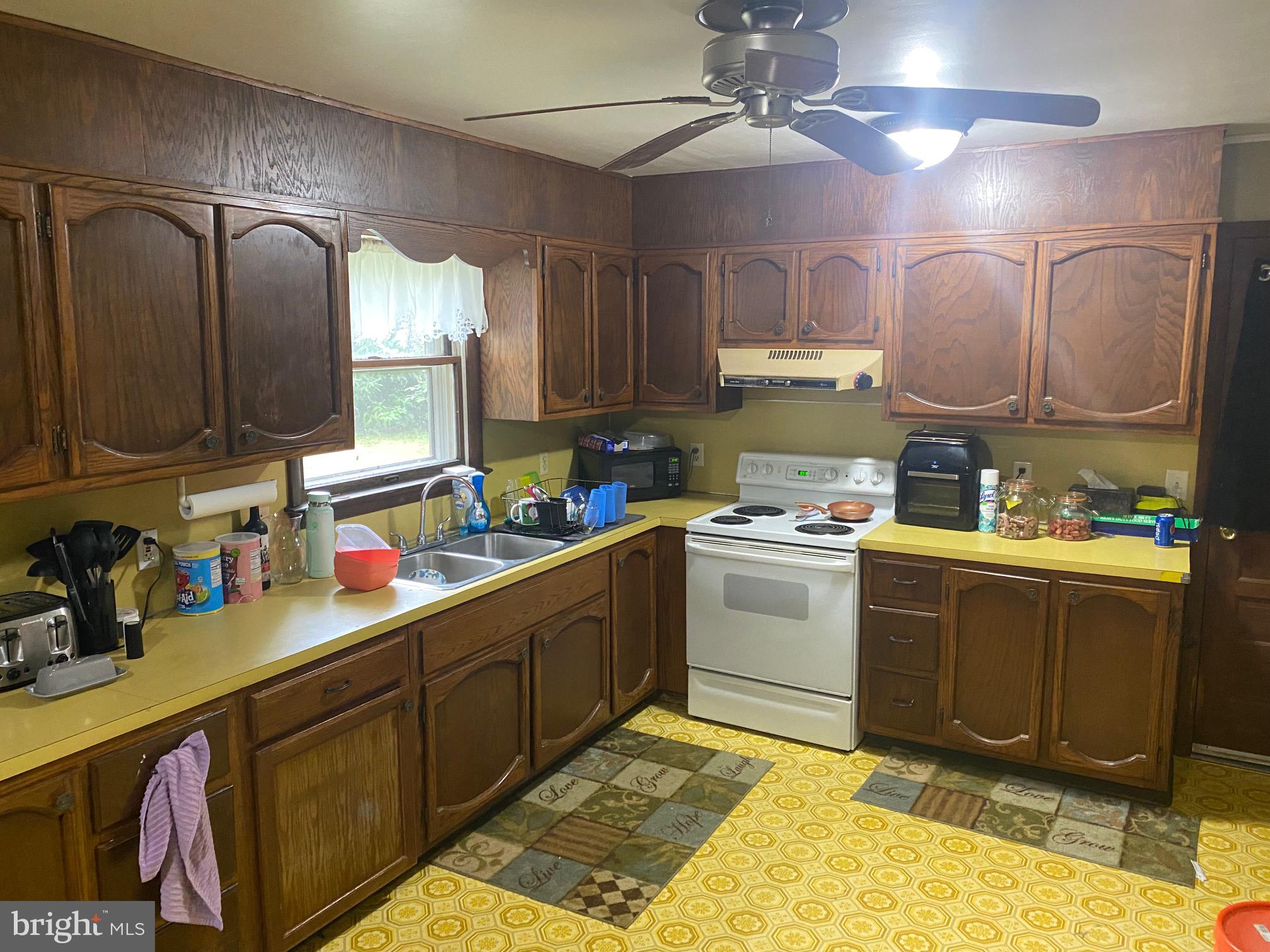 935 Solar Drive Lebanon, PA 17046 - Photo 3 of 15