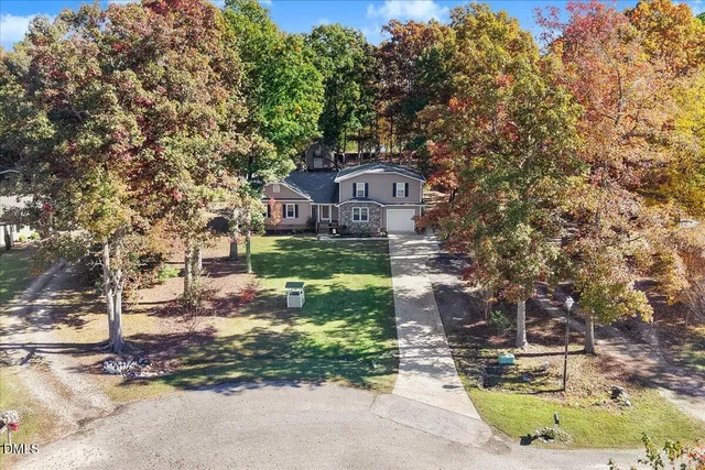a view of a house with a yard