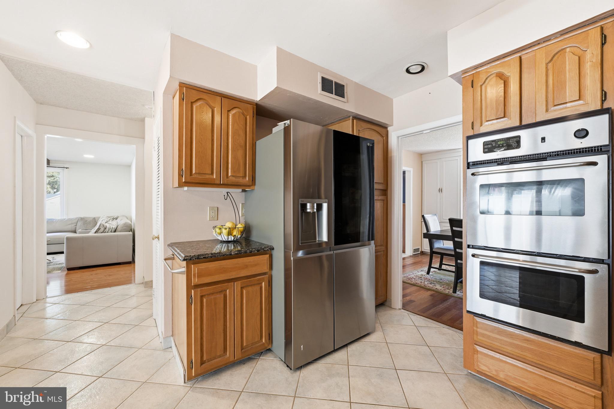 1087 Roberts Road Warminster, PA 18974 - Photo 11 of 36 New refrigerator stays!