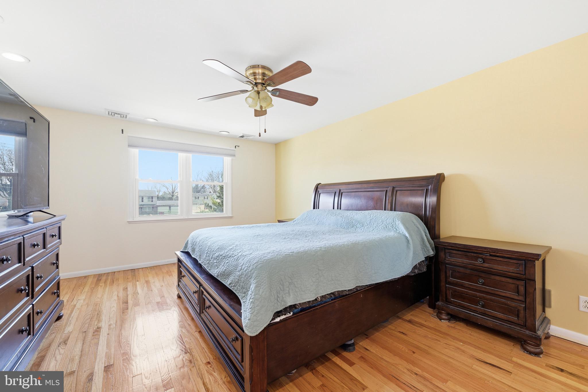 1087 Roberts Road Warminster, PA 18974 - Photo 22 of 36 Neutral primary suite to make your own!