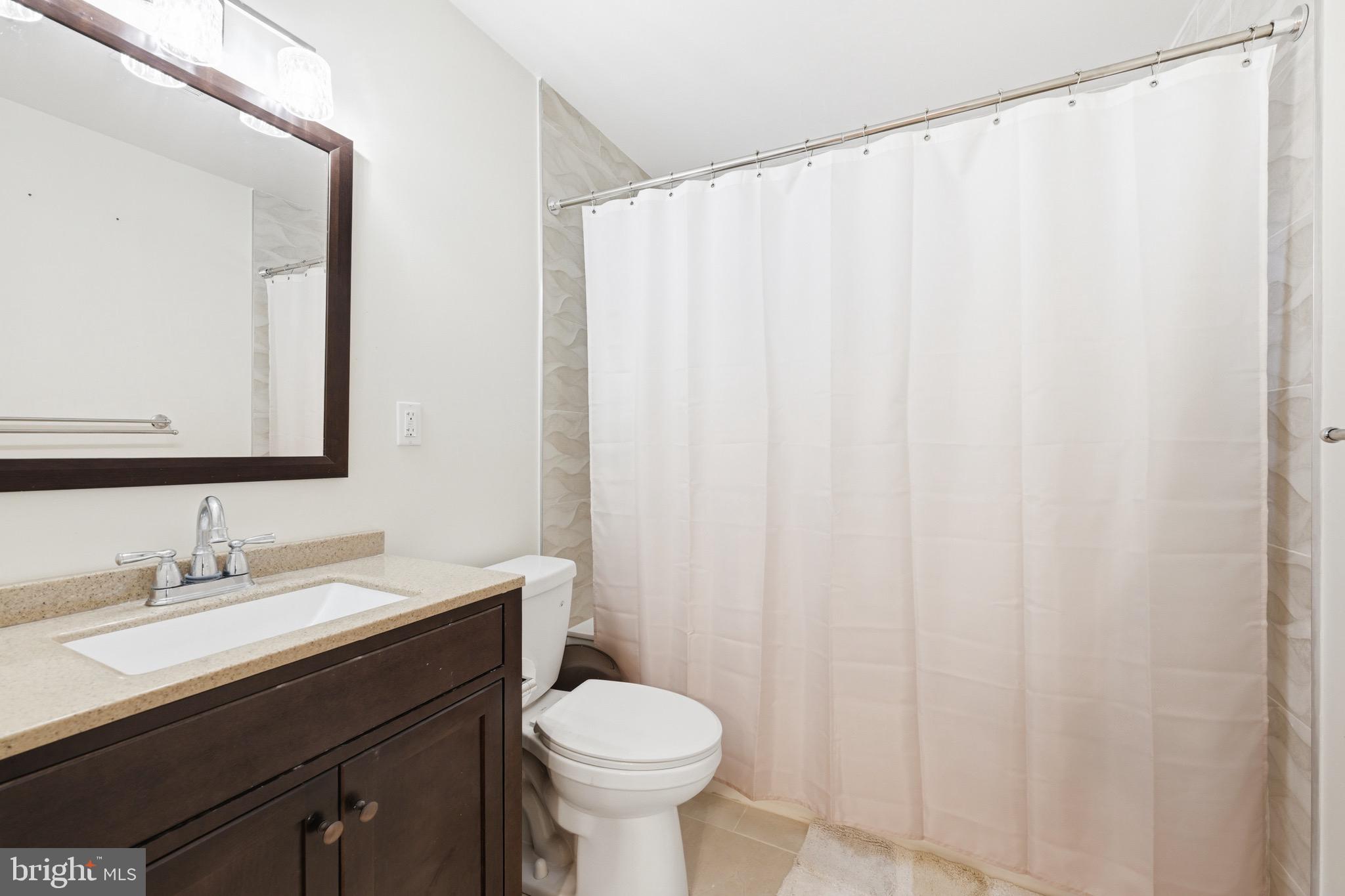 1087 Roberts Road Warminster, PA 18974 - Photo 26 of 36 Second completely renovated full bath (2022)