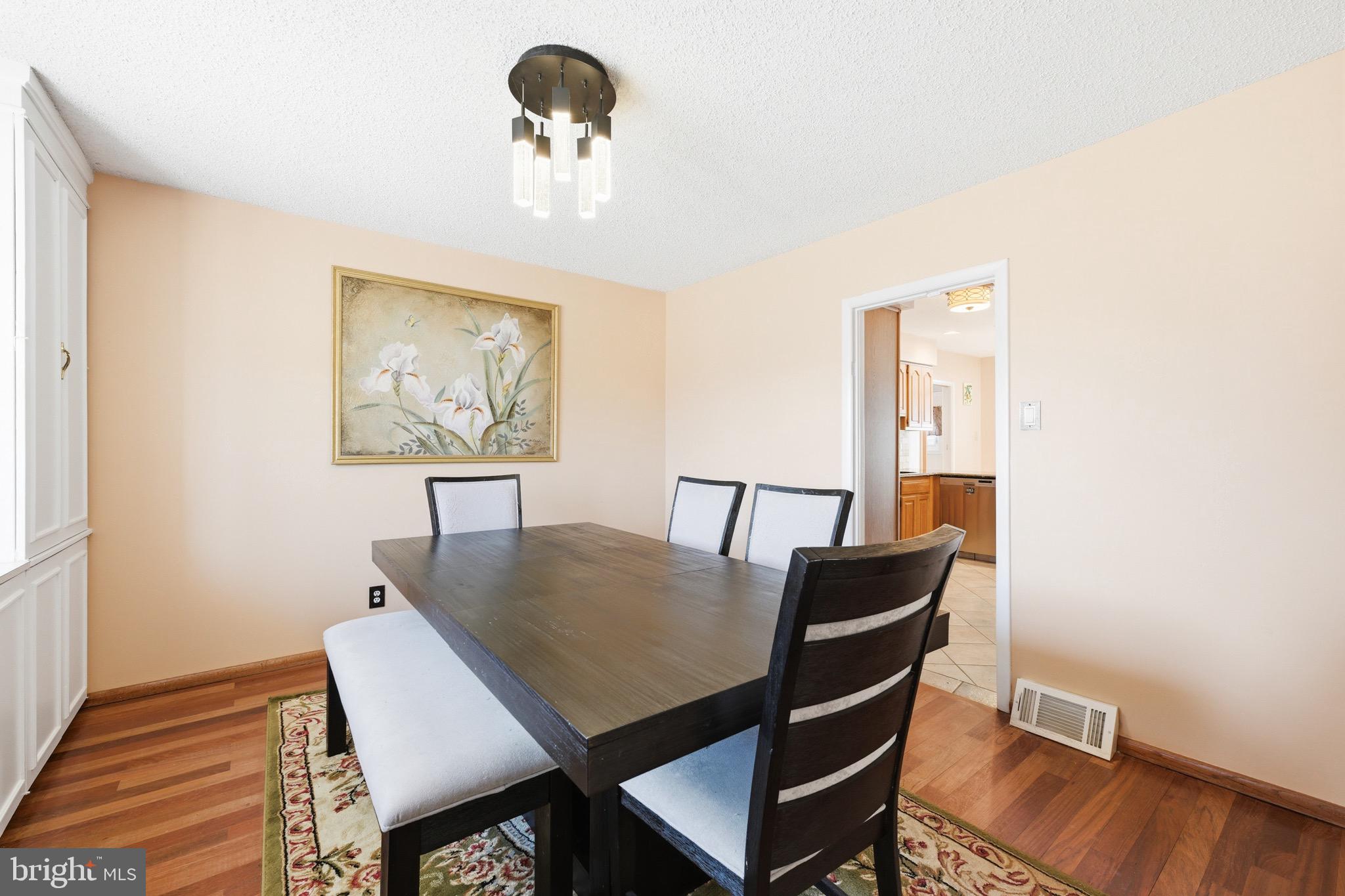 1087 Roberts Road Warminster, PA 18974 - Photo 6 of 36