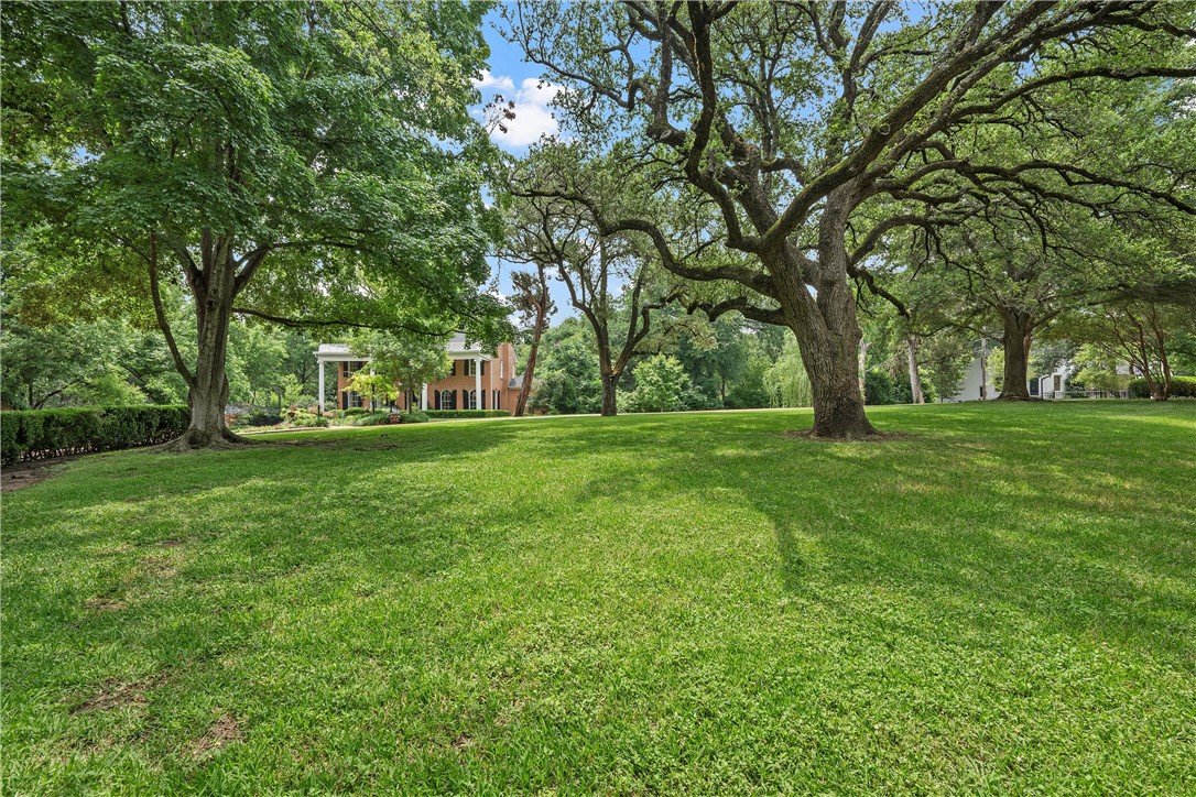 3217 Robin Road Waco, TX 76708 - Photo 16 of 61 a view of green field with trees