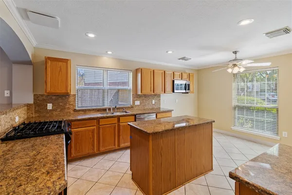 $2,750 | 3904 Ivywood Drive, Pearland, TX 77584