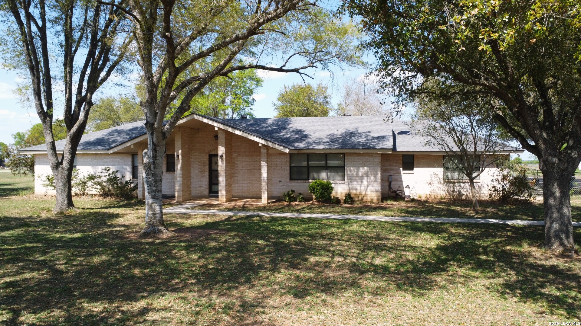900 North Graytown Road St. Hedwig, TX 78152 - Photo 1 of 36