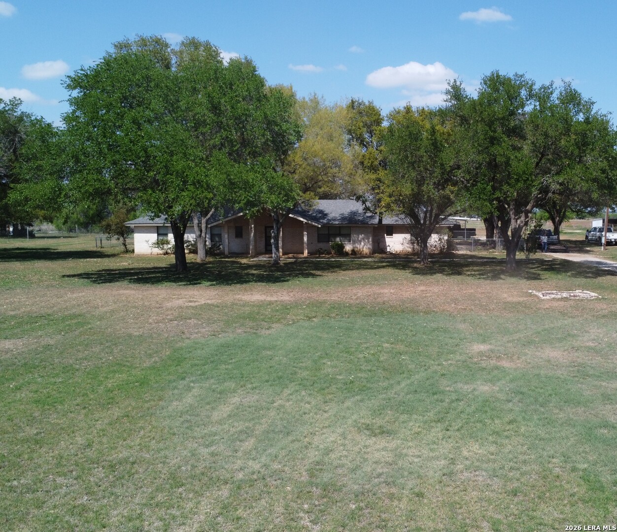 900 North Graytown Road St. Hedwig, TX 78152 - Photo 3 of 36