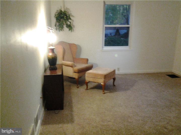 207 Watson Road Sharon Hill, PA 19079 - Photo 11 of 18 Living Room