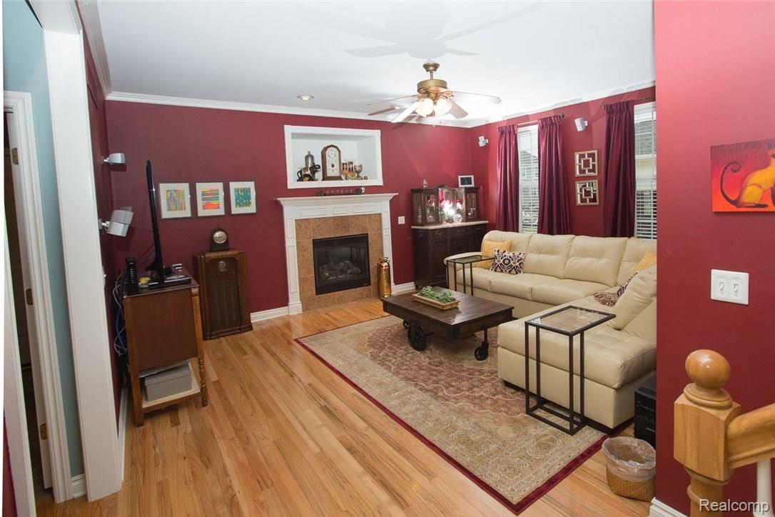 1812 Gilmore Street Howell, MI 48855 - Photo 9 of 39 Living?Great Room 3.jpg