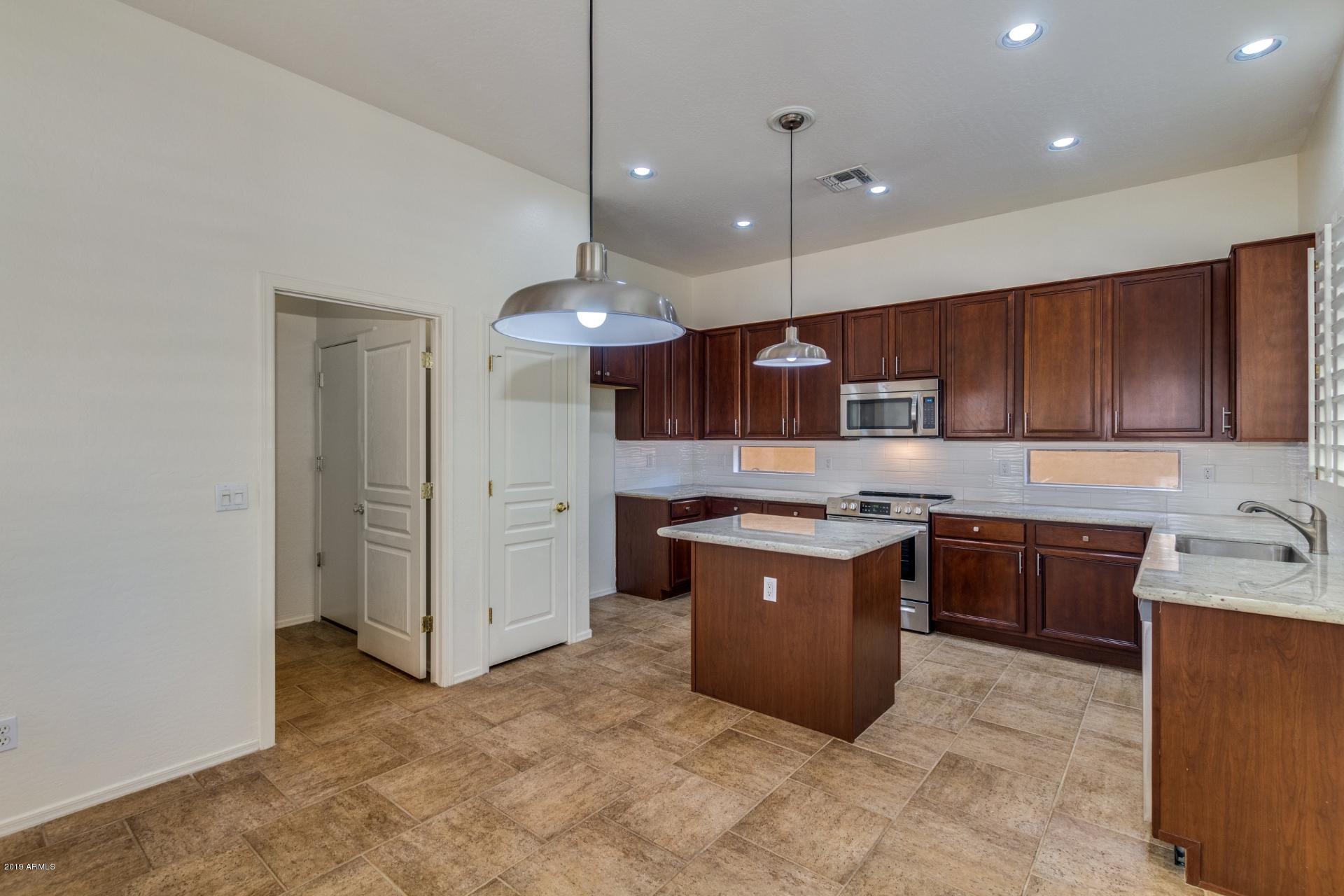 1886 West Periwinkle Way Chandler, AZ 85248 - Photo 6 of 30 Kitchen