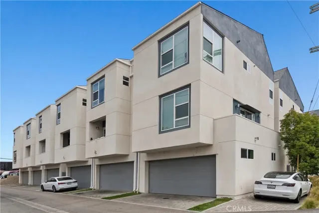 $974,500 | 4831 Craner Avenue, North Hollywood, CA 91601