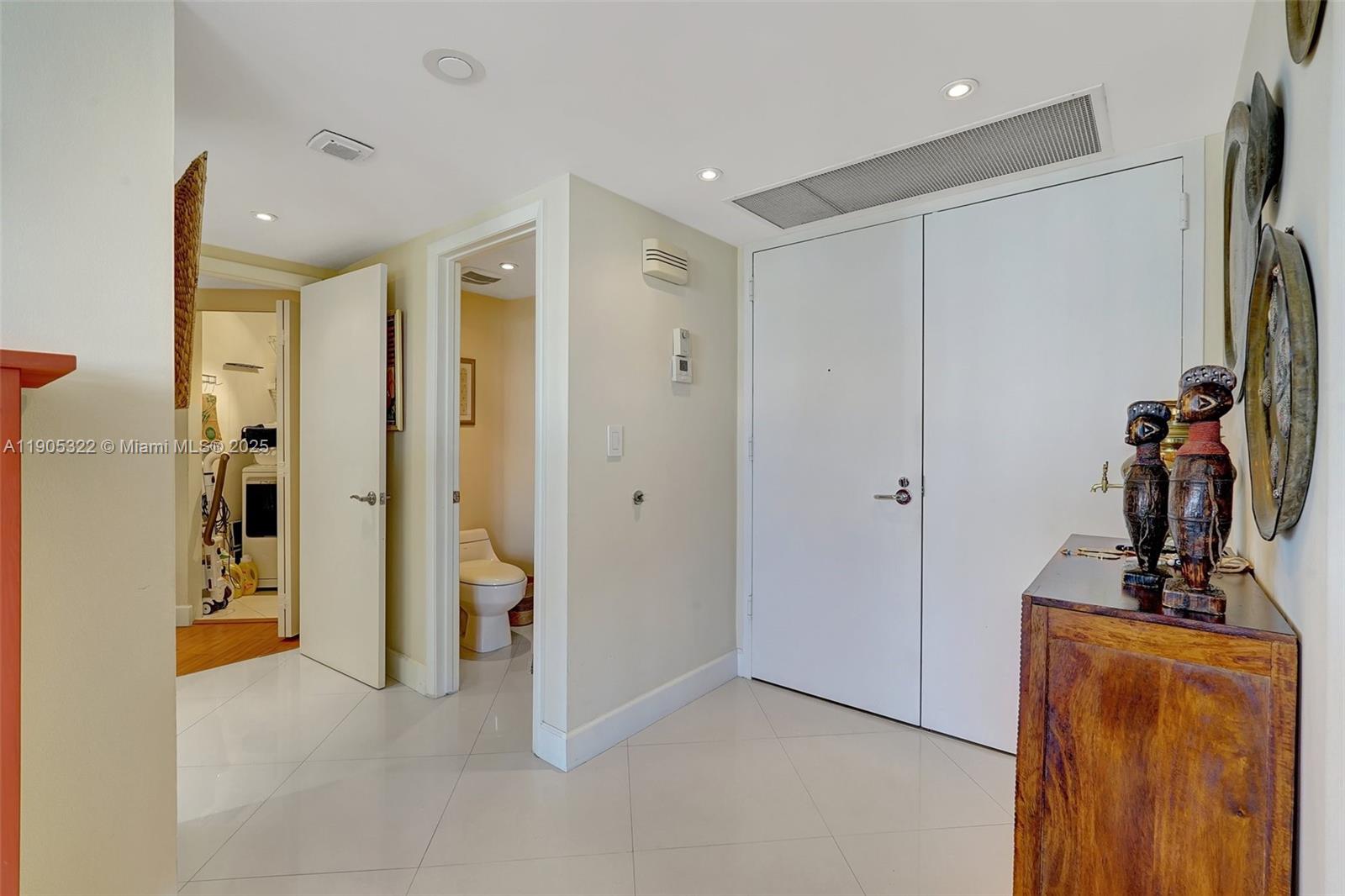 1000 East Island Boulevard, Unit 2004 Aventura, FL 33160 - Photo 4 of 45 a view of a hallway with bathroom