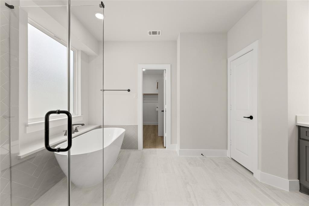 1328 Cash Street Burleson, TX 76028 - Photo 24 of 39 1328 Cash-Primary Suite-3