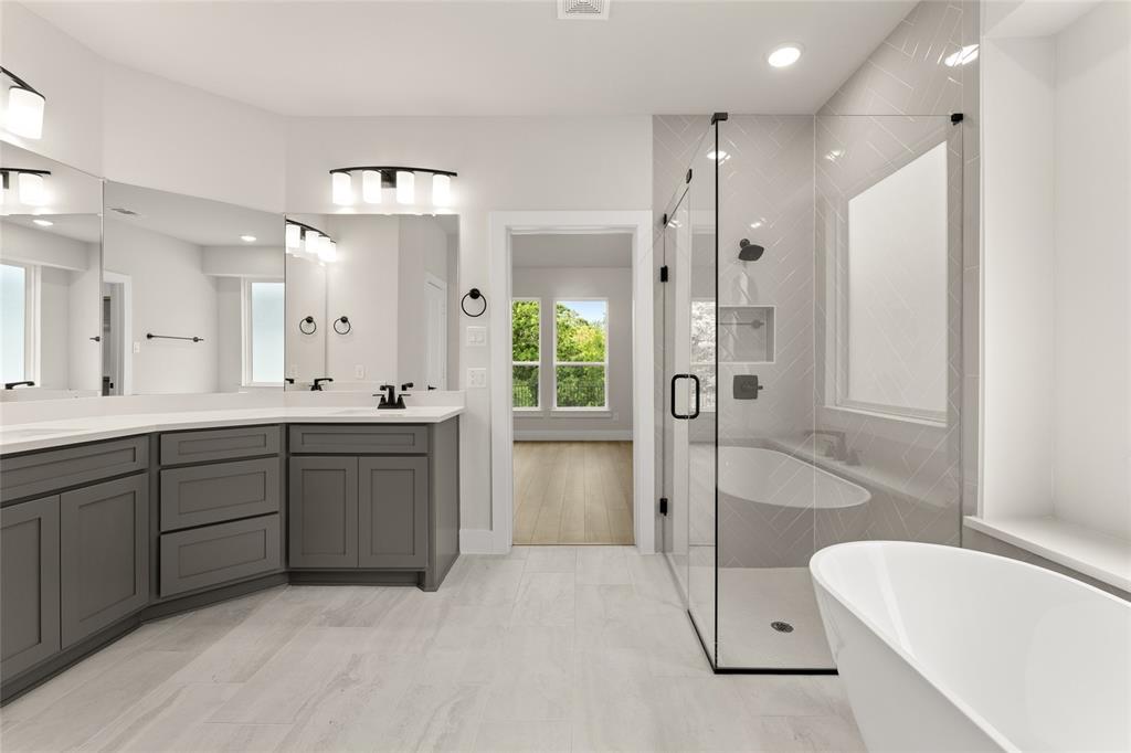 1328 Cash Street Burleson, TX 76028 - Photo 25 of 39 1328 Cash-Primary Suite-4