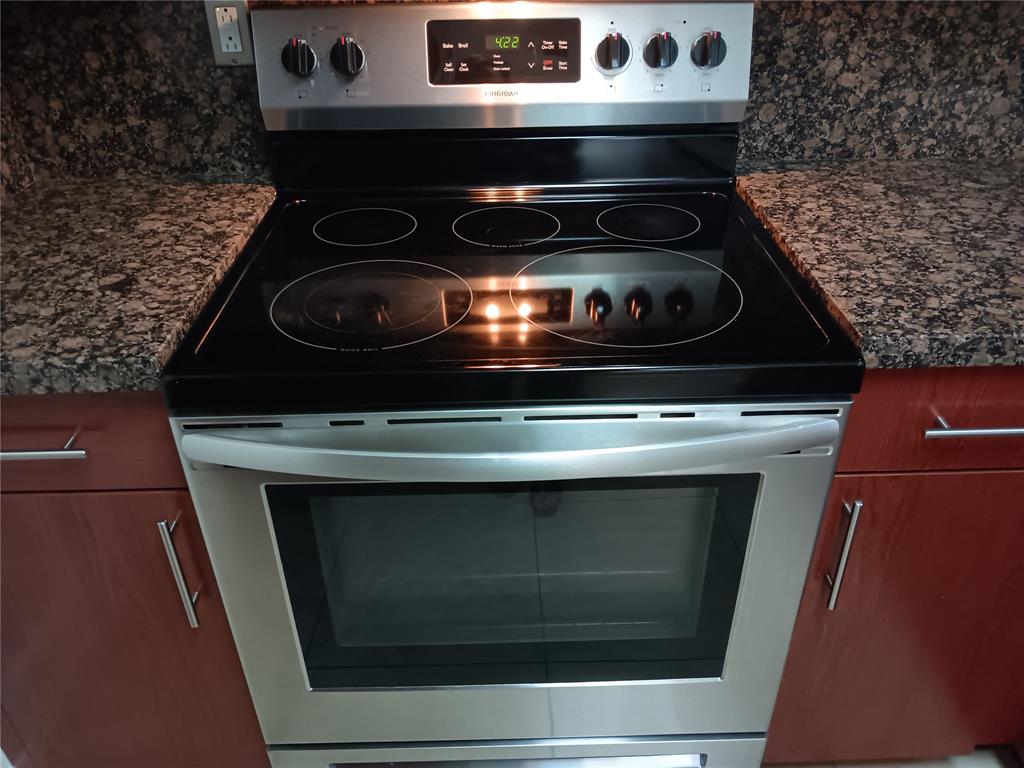 1265 Southwest 46th Avenue, Unit 2207 Pompano Beach, FL 33069 - Photo 4 of 33 a stove top oven sitting inside of a kitchen