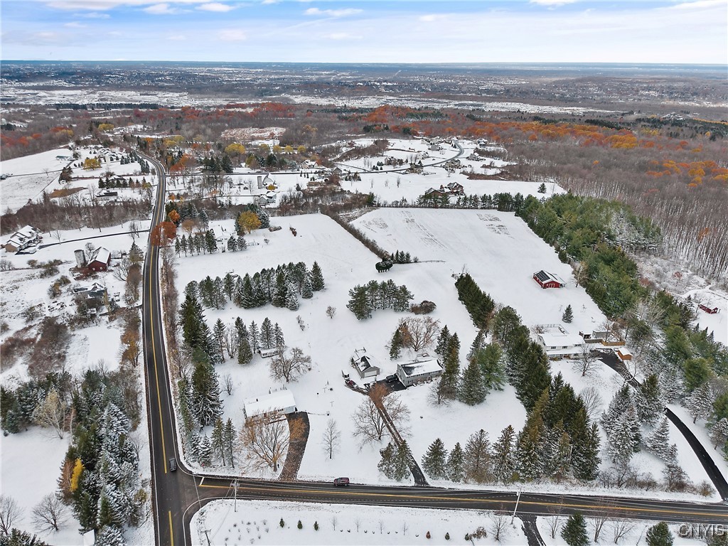 7167 Broadfield Road Pompey, NY 13078 - Photo 3 of 33