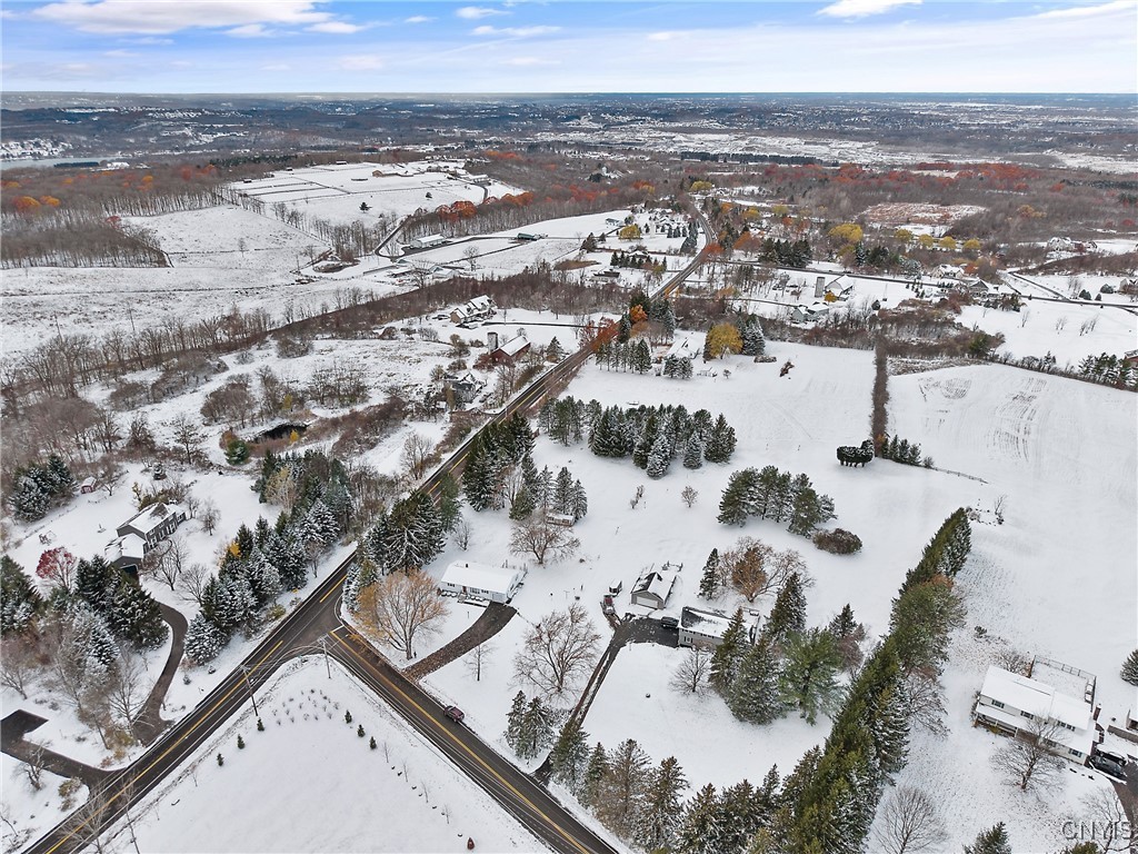 7167 Broadfield Road Pompey, NY 13078 - Photo 4 of 33