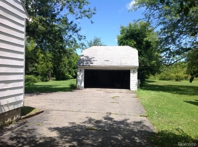 5415 Lapeer Road Burton, MI 48509 - Photo 2 of 13 3.JPG