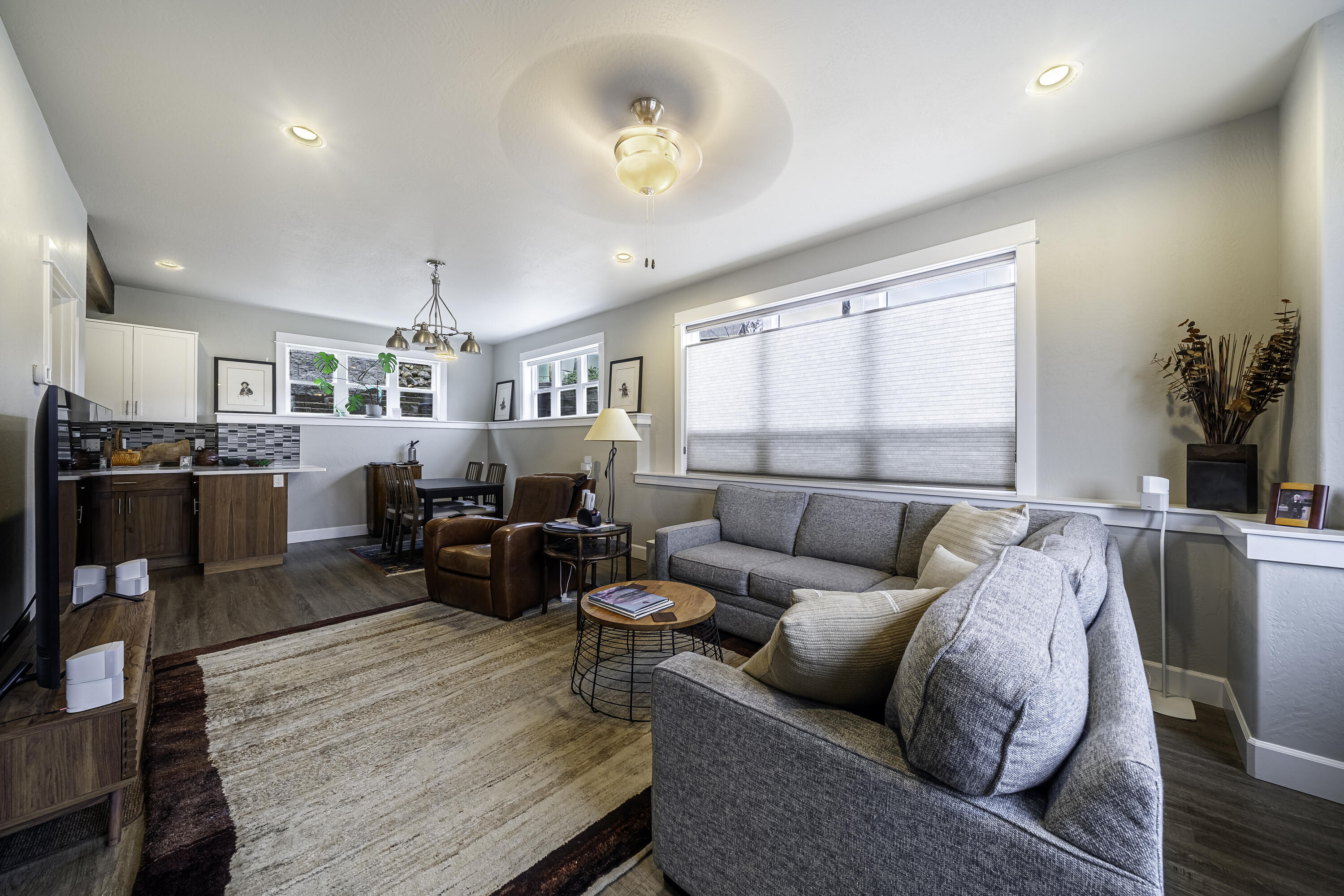 946 Stone Ridge Avenue Ashland, OR 97520 - Photo 9 of 26 DSC06330-Edit