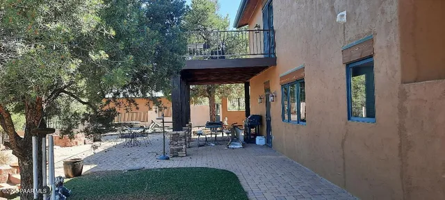 a view of a backyard with sitting area