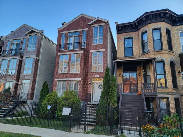 $3,500 | 525 East Bowen Avenue, Unit 1, Chicago, IL 60653