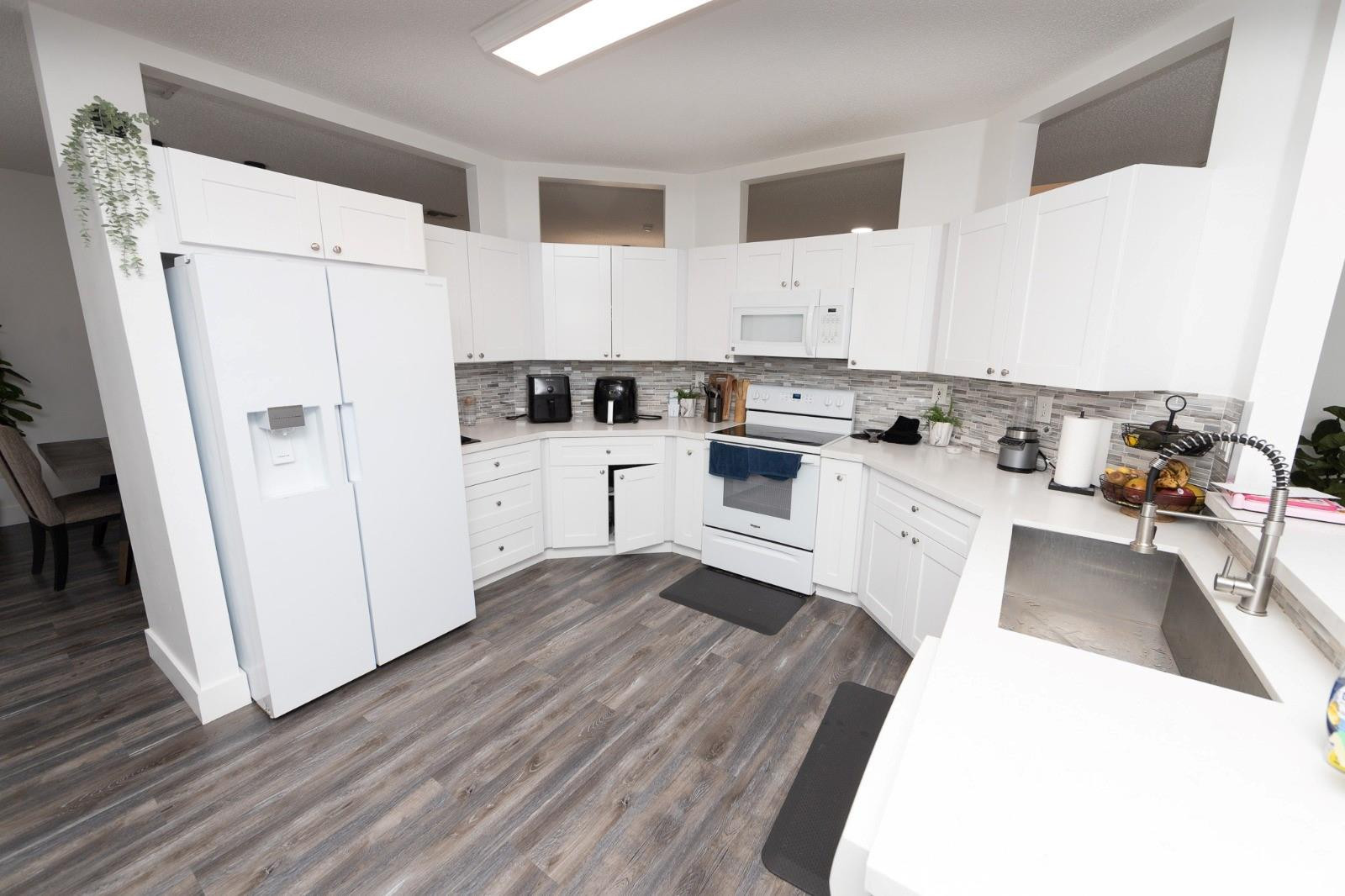 3375 Southwest 181st Terrace Miramar, FL 33029 - Photo 13 of 39 Kitchen