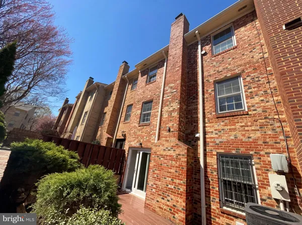 $660,000 | 645 North Armistead Street, Alexandria, VA 22312