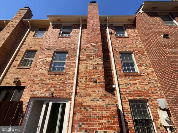 $660,000 | 645 North Armistead Street, Alexandria, VA 22312