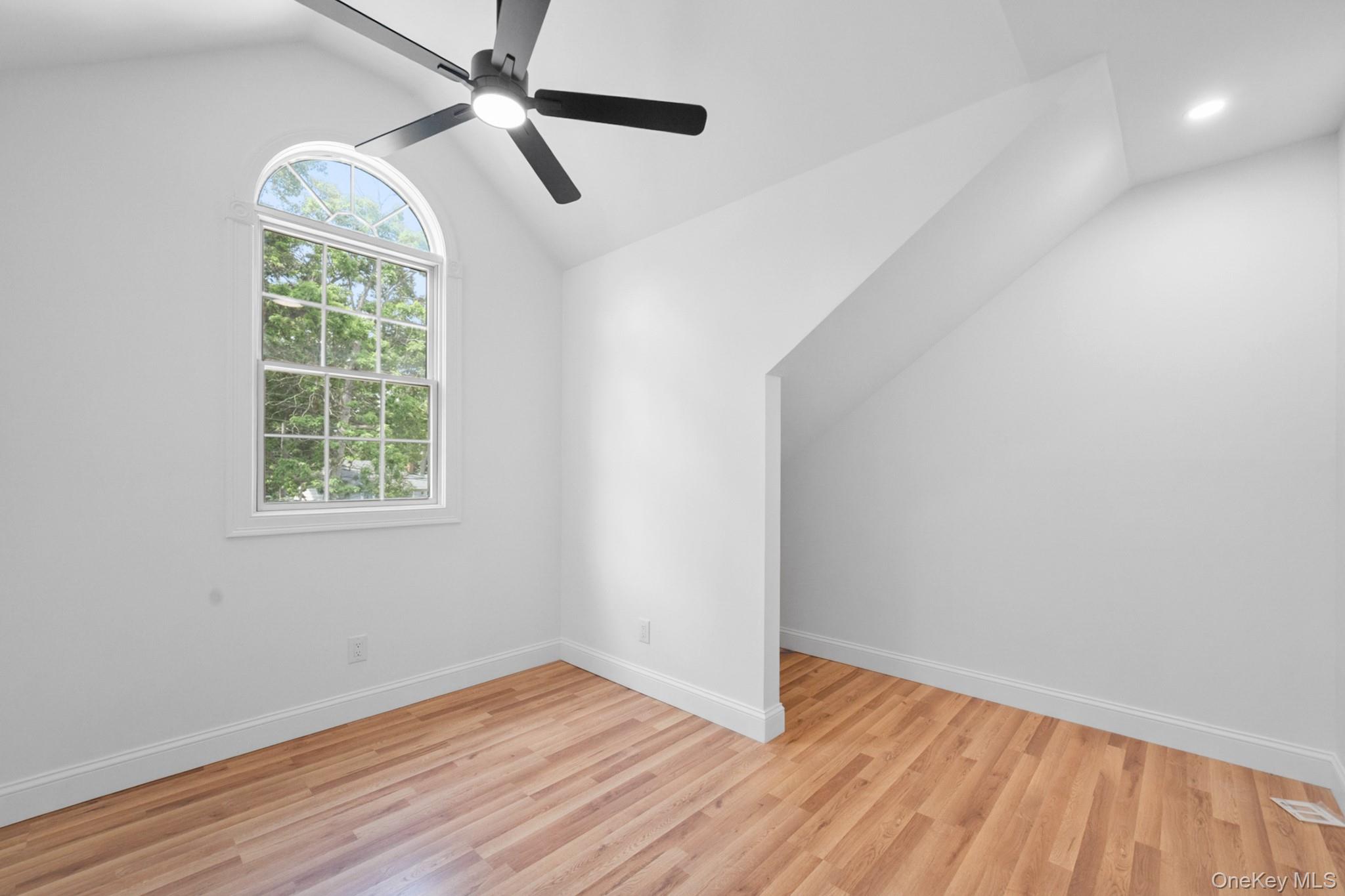 40 Muncey Road Bay Shore, NY 11706 - Photo 29 of 39