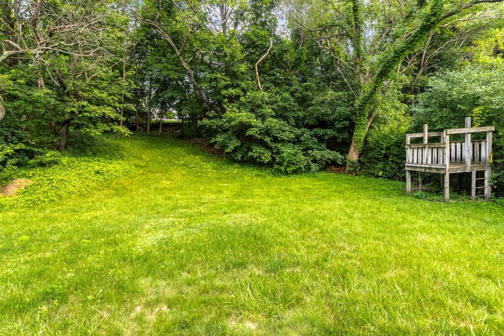 29 Gallows Hill Road Salem, MA 01970 - Photo 26 of 28 Gallery Image 26