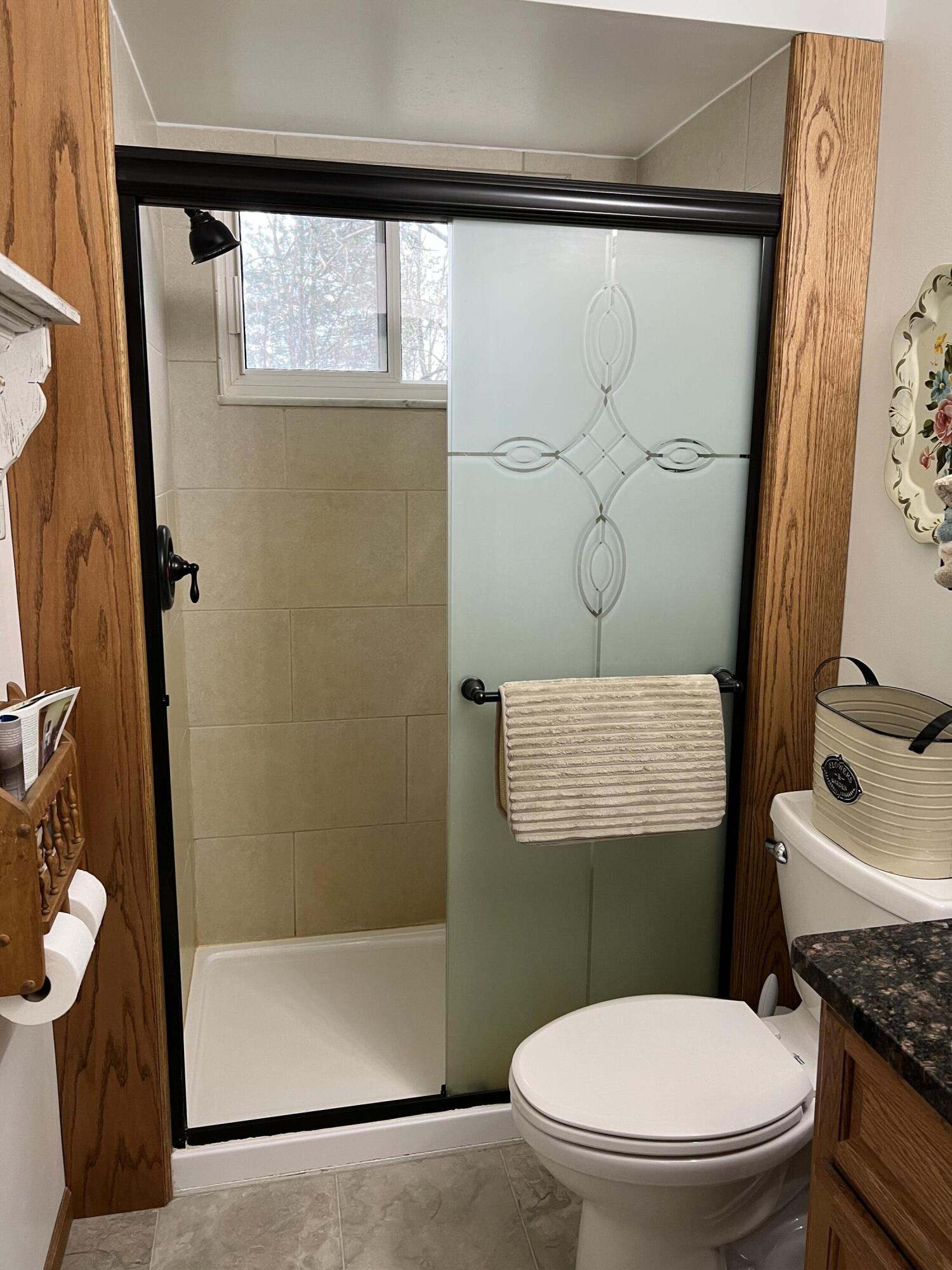 5175 Foss Road Akron, MI 48701 - Photo 12 of 50 13. Main bathroom