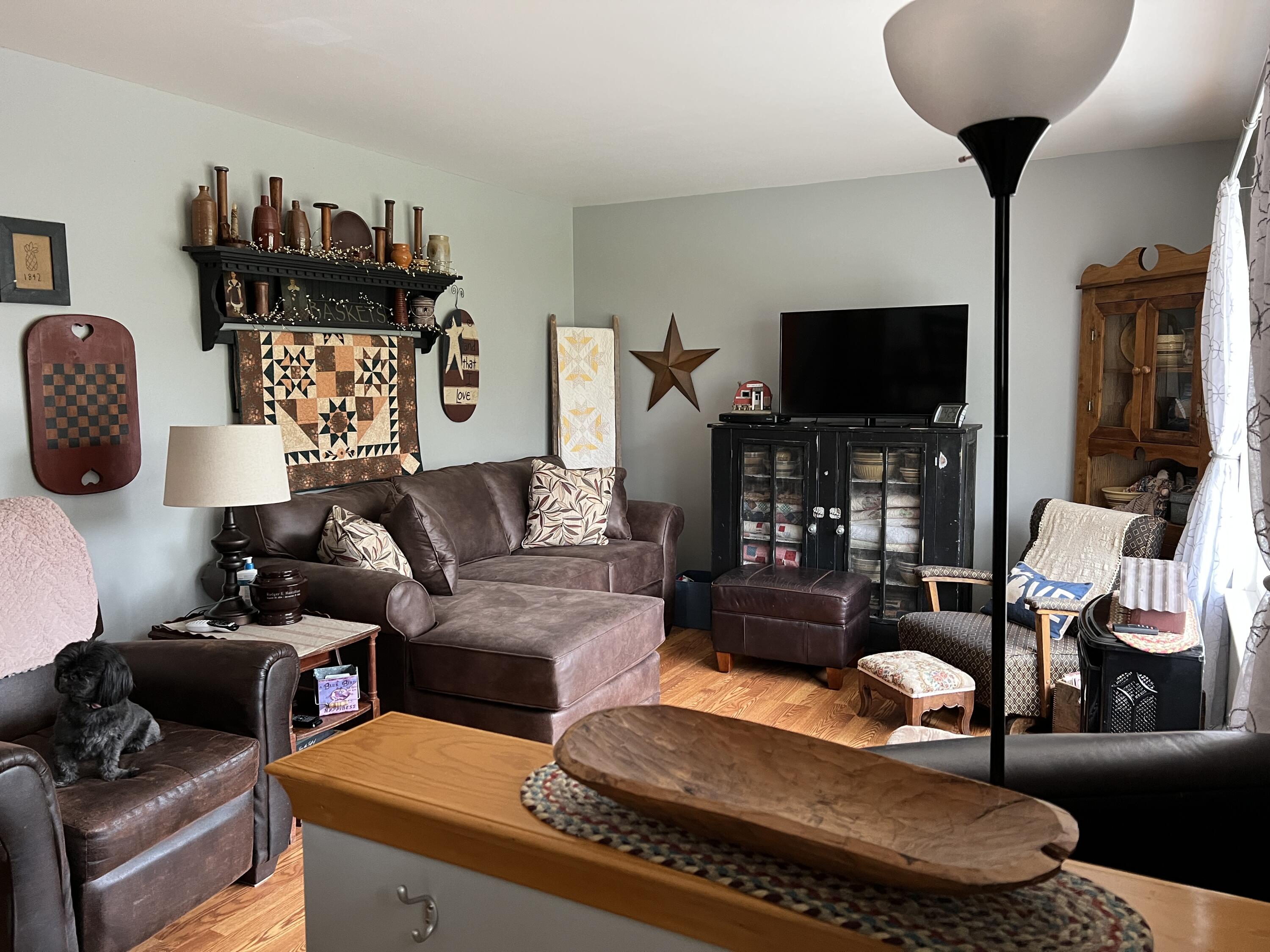 5175 Foss Road Akron, MI 48701 - Photo 5 of 50 5. Living Room (1)