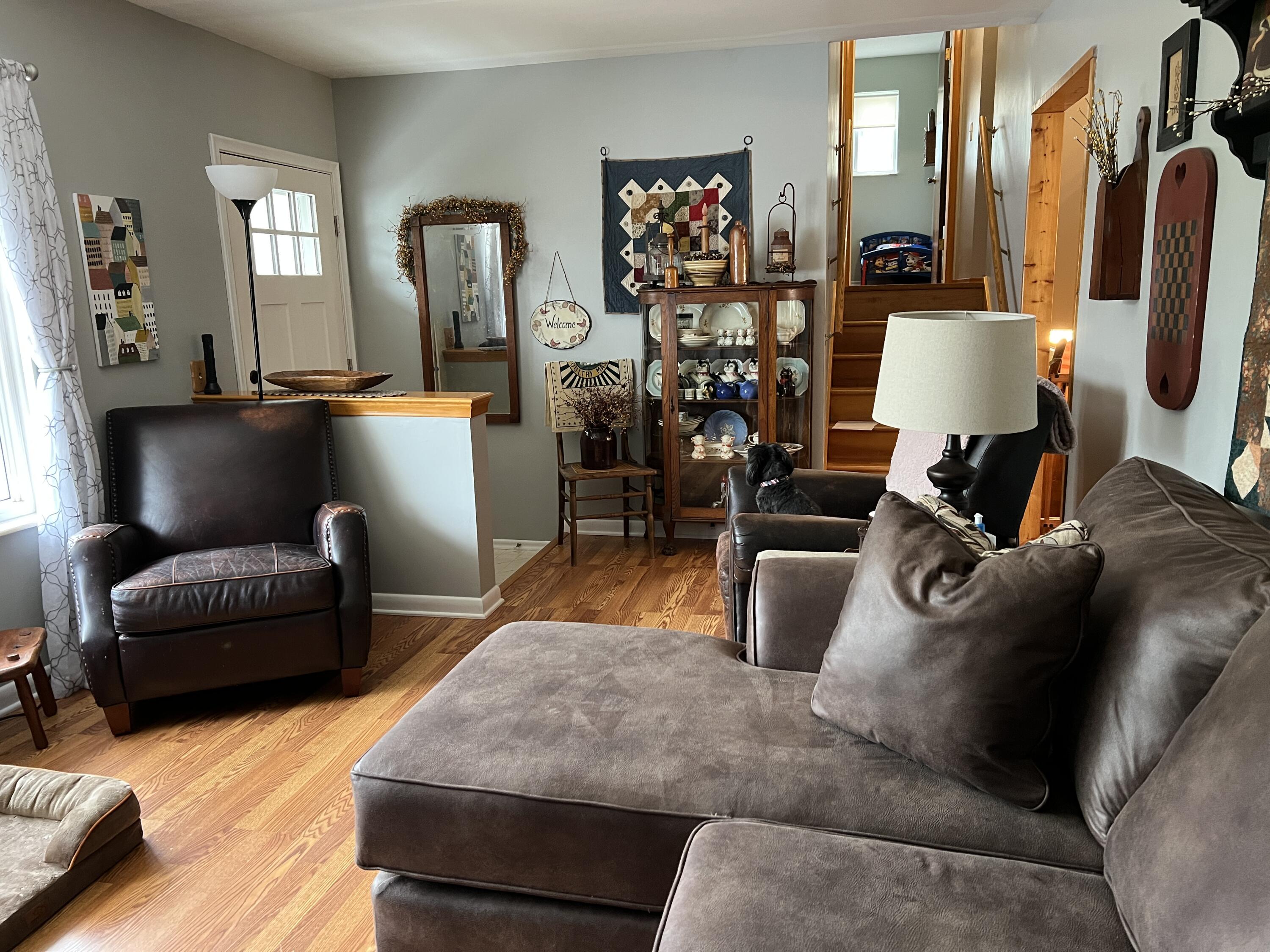 5175 Foss Road Akron, MI 48701 - Photo 6 of 50 6. Living Room (2)
