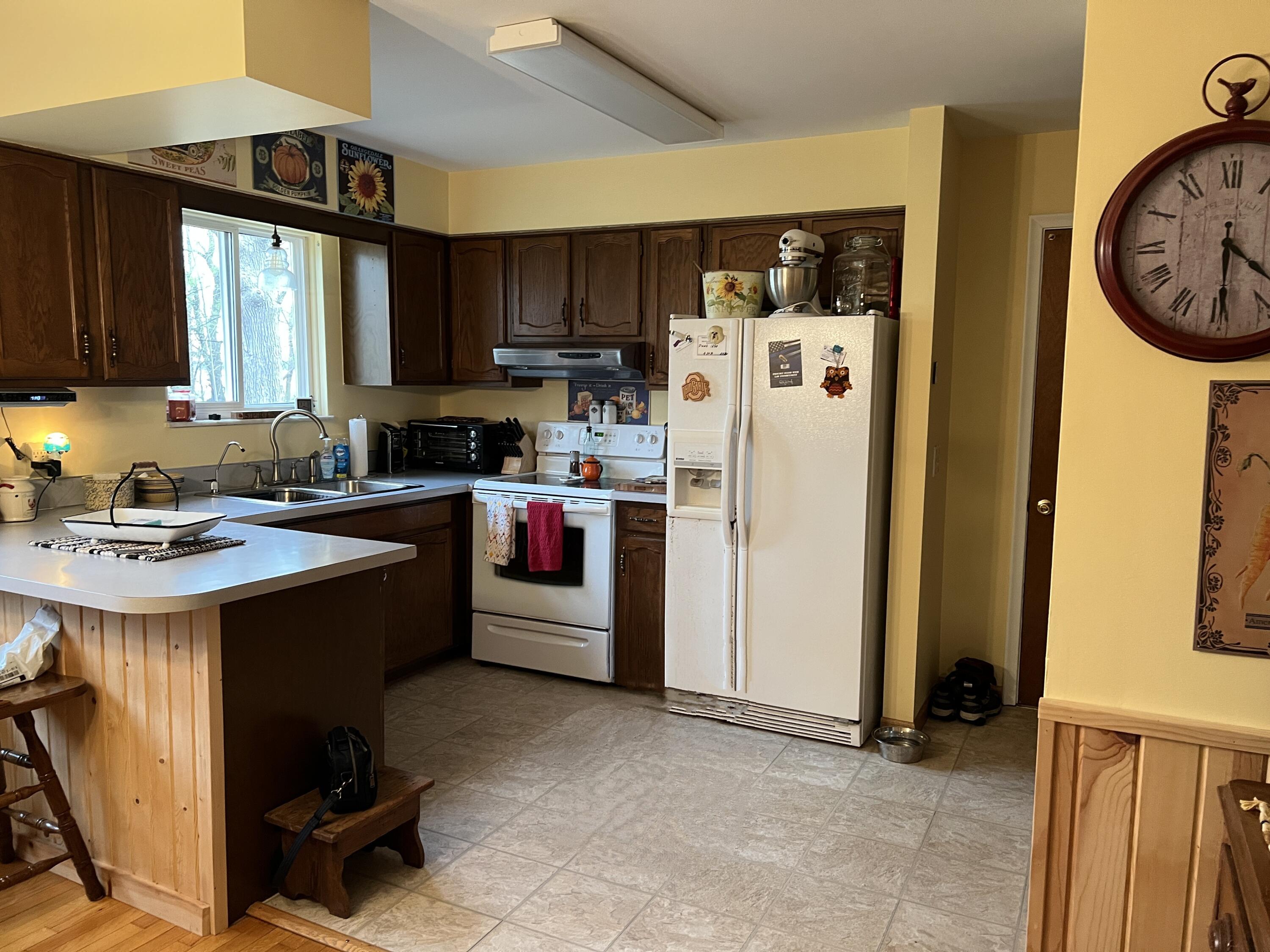 5175 Foss Road Akron, MI 48701 - Photo 9 of 50 10. Kitchen