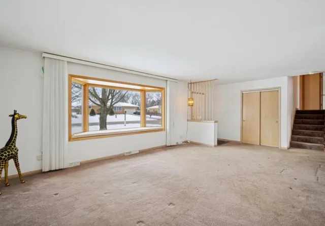 $499,900 | 590 East Capri Drive, Palatine, IL 60074