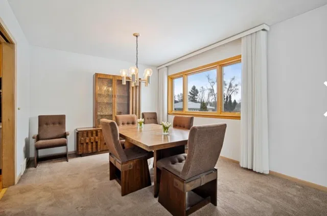 $499,900 | 590 East Capri Drive, Palatine, IL 60074